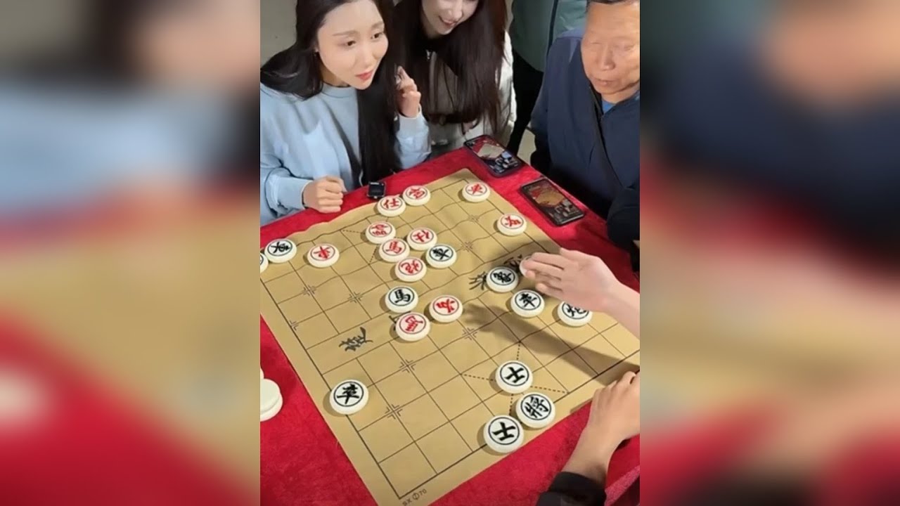 王铁锤象棋 “隐藏大佬”：低调落子，一出手就是绝杀