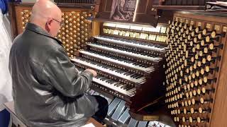 Tom Leonard (plays Happy Birthday) on the Hazel Wright Organ at Christ Cathedral Resimi