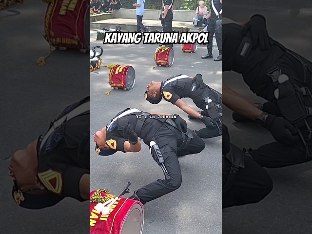 Aksi Kayang Taruna Akpol Akademi Kepolisian #drumband #akpol class=