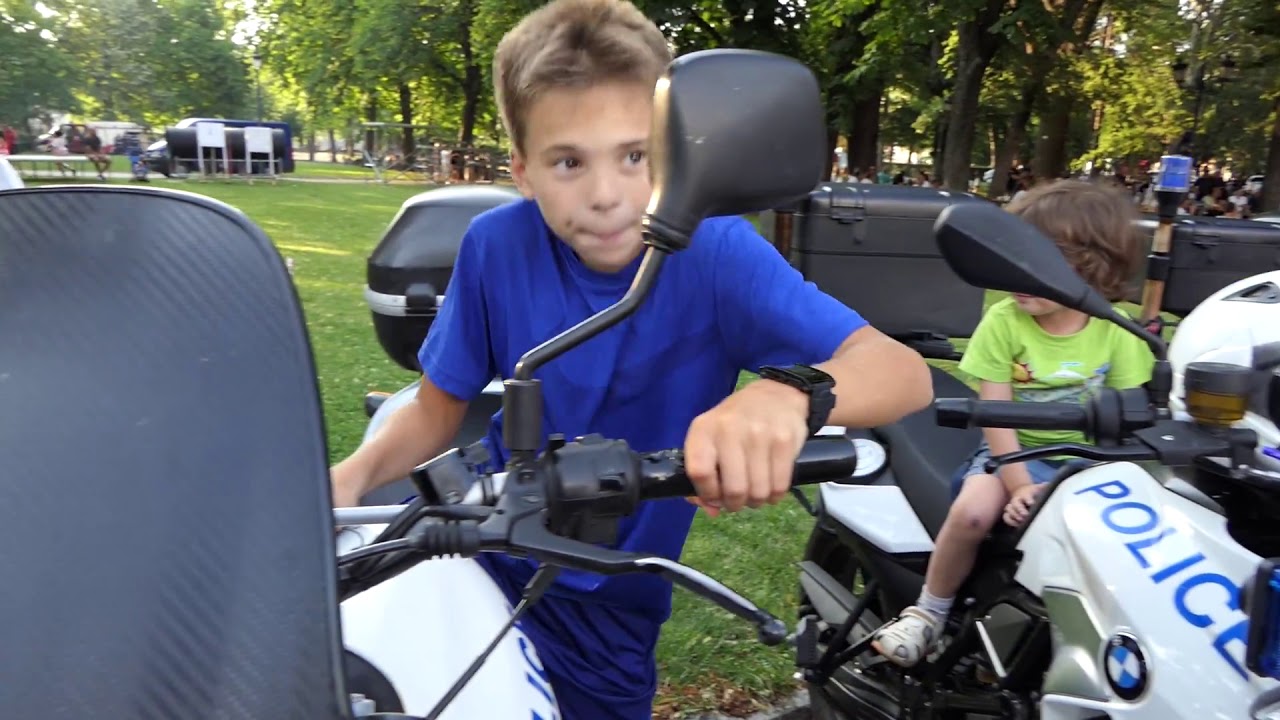 Атрактивни демонстрации и добро настроение за празника на МВР