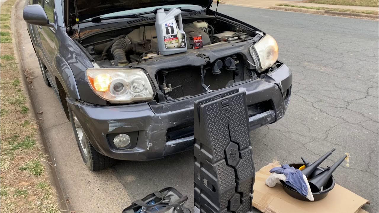 2006 Toyota 4Runner oil change - YouTube