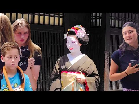 人生初！外国人観光客が美しい舞妓さんに生まれて初めて出会って、歓喜の笑顔！京都祇園 | 最高の日本旅行を満喫 | 海外の反応