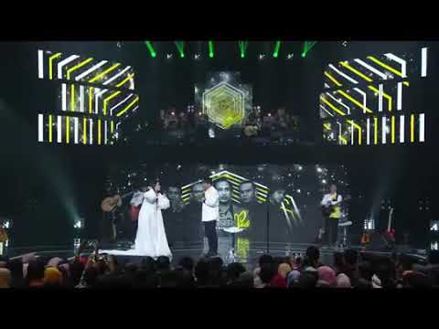 Padi Reborn Feat. Iis Dahlia ~ Angkuh (Live Acoustic)