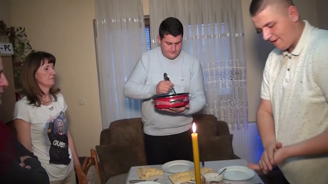 Prijedor: Badnji dan i Božić u porodici Stojnić (VIDEO)