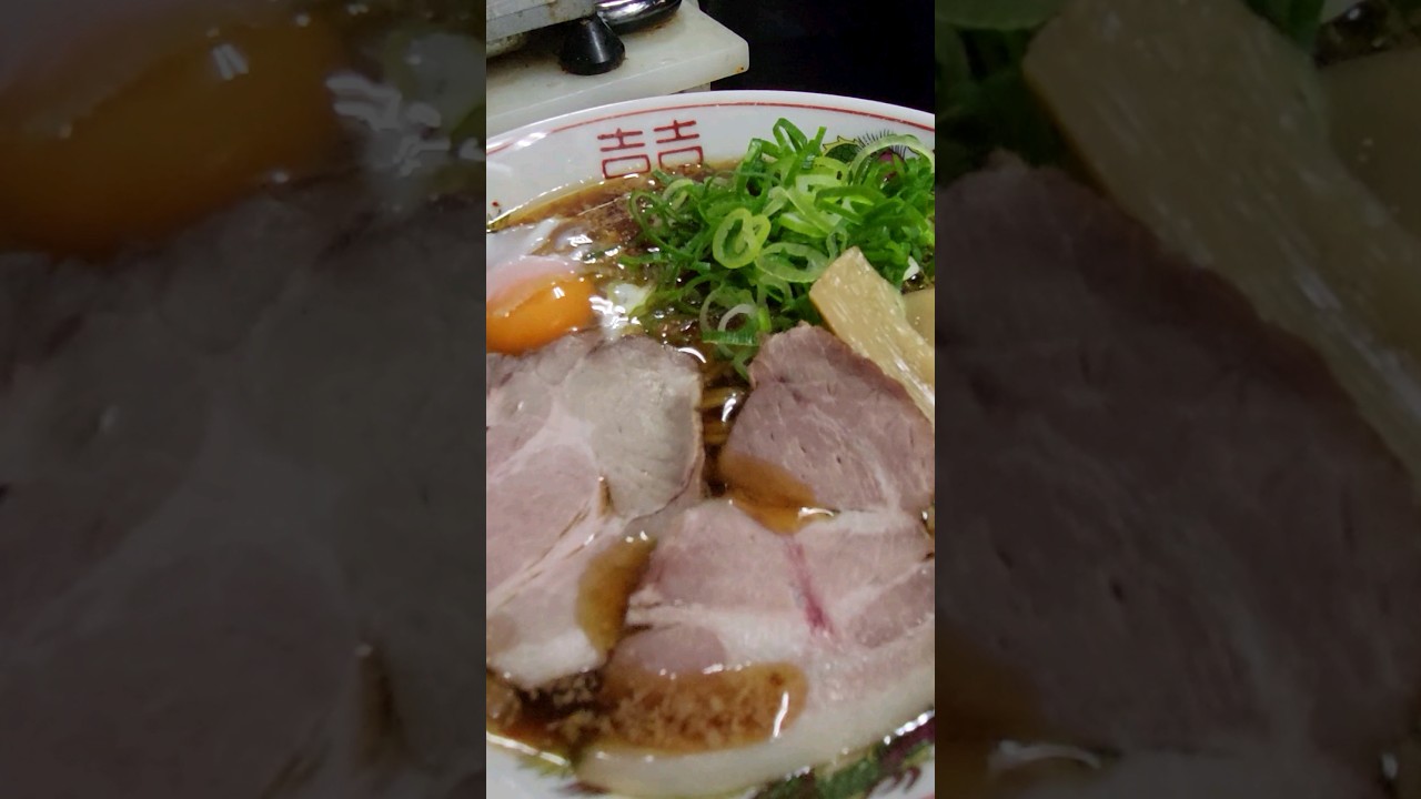 Teeny TINY Ramen shop barely enough space to EAT! Osaka Ramen!