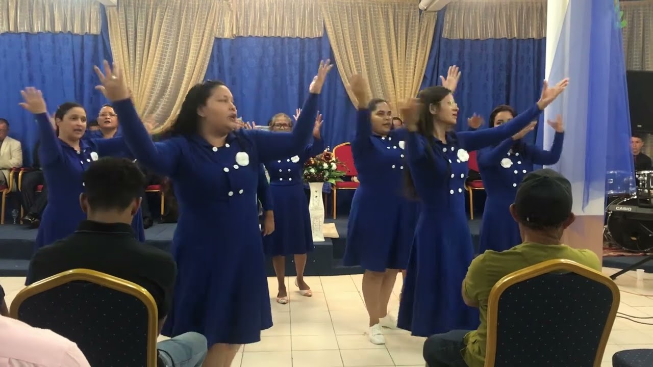 Eliane Silva (Dono da festa) círculo de oração Elohim juntamente com o Ministério Semear