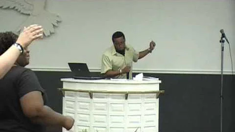 Elder Curtis Giles giving God the Praise