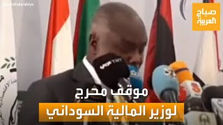 انقطاع الكهرباء يضع وزير المالية السوداني بموقف محرج