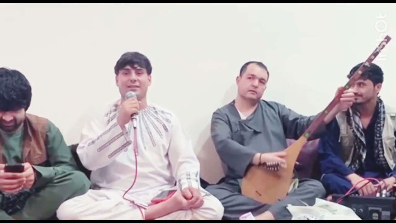 دمبوره نواز چیره دست حاجی عزیز الله و صحبت تشکانی ناله های پر سوز محفل اجمل تاشقرغانی