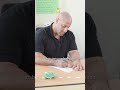 “Verlier dein Lächeln nicht!”, rät Lehrer Herr Reff Betroffenen von Mobbing. #DeutschlandStabil