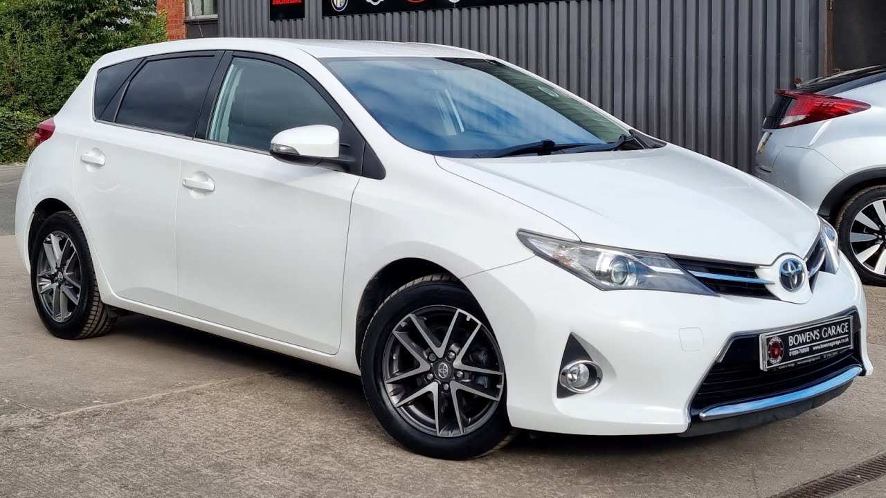 2015 64 Toyota Auris Icon Plus 1 6 Valvematic 5Dr In Pure White 37k 2015-64-toyota-auris-icon-plus-1-6-valvematic-5dr-in-pure-white-37k