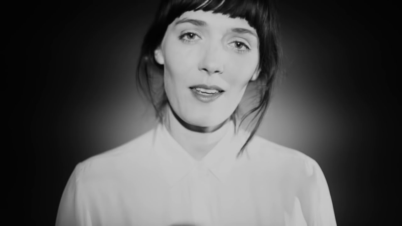 Regardez Sarah Blasko - Fool (Official Music Video) sur YouTube Regardez Sarah Blasko - Fool (Official Music Video) sur YouTube