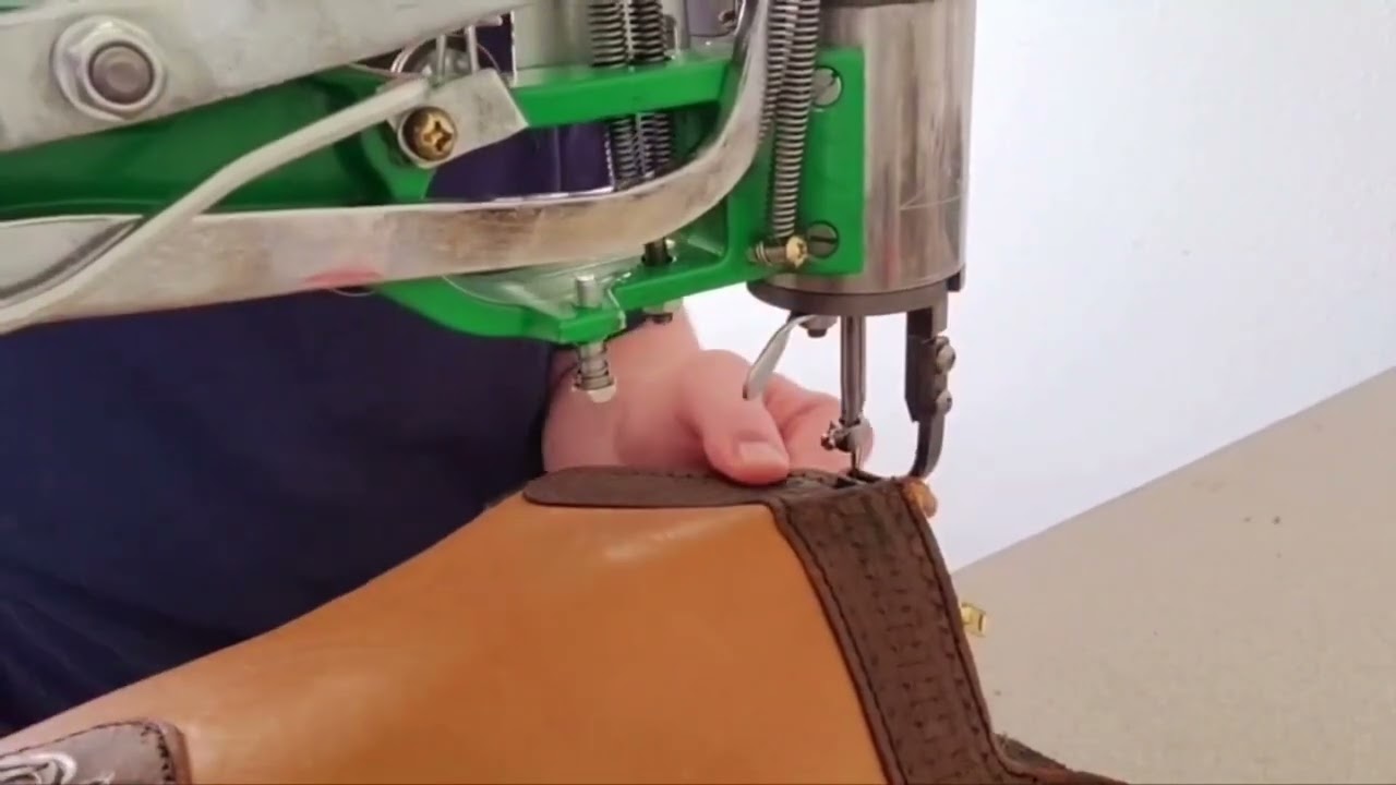 New sowing machine in the leather lab!