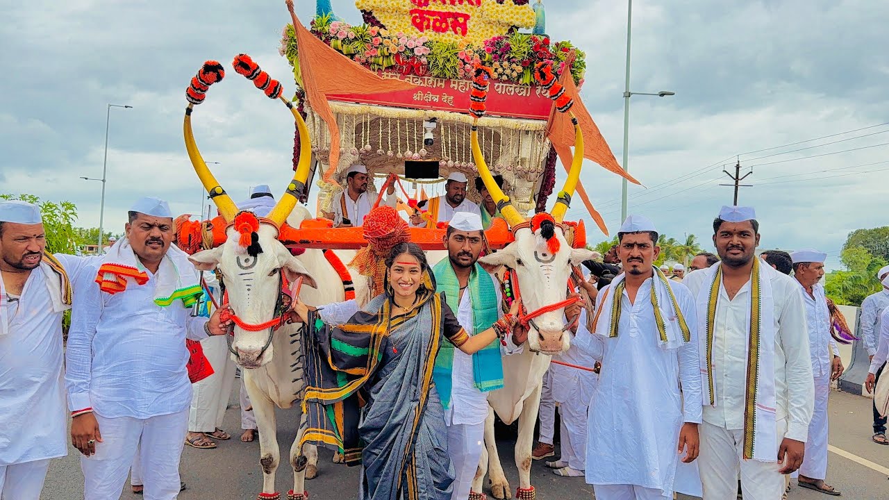 रिंगण सोहळा 2025 || Sayali patil वारी मध्ये सामील होत घेतला हातात टाळ 😊😊