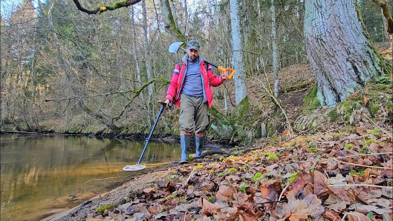ДРЕВНИЕ НАХОДКИ НА НЕТРОНУТЫХ БЕРЕГАХ! Поиск клада возле лесной реки!