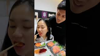 AYANG MAKAN SASHIMI PERTAMA KALI!