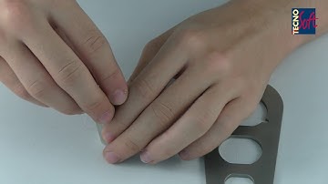 Replace a battery with the Universal Opening tool on a S-MicroW L temperature Recorder