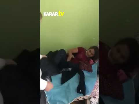 Tutuklama kararı olan bir kadın saklandığı yerde yakalanınca, polis ekiplerine trip attı #shorts