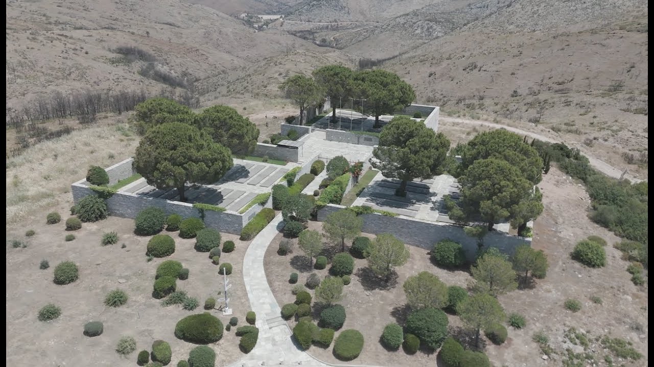 SCINDO - ΓΕΡΜΑΝΙΚΟ ΣΤΡΑΤΙΩΤΙΚΟ ΝΕΚΡΟΤΑΦΕΙΟ...ΛΑΤΟΜΕΙΟ ΠΕΝΤΕΛΗΣ | Δύο δρόμοι παράλληλοι...