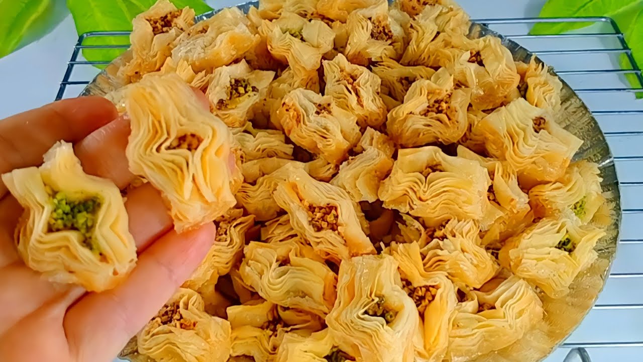 البقلاوه  بطريقه جهنمية وسهلة جدا  ومضمونة هتطلع معاكى ناجحة من اول مرة وهقولك على سر التوريقة