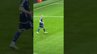 Molde Fk Spieler provoziert Galatasaray Fan Kurve 😂 Karma folgt … #championsleague #galatasaray