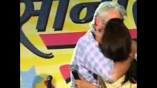 YouTube - Richard Gere kissing Shilpa Shetty.flv