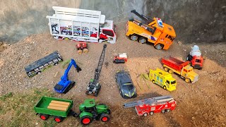 Mencari dan Merakit Mobil mobilan Truk Derek Besar yang Terkubur Pasir Mobil Oleng Fire Truck Crane