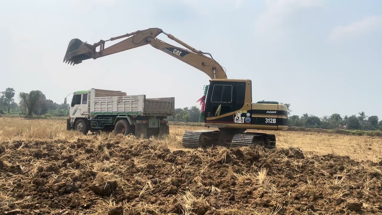 Working Hours But Strong Cat 350B Excavator Loading 1 Axle Trucks