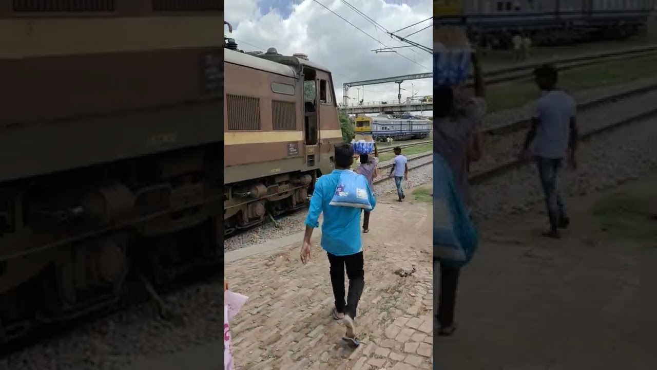 food vendors in Indian railways 🔥🔥🔥
