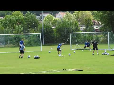 Torhüter Training mit Biada als Aufschläger