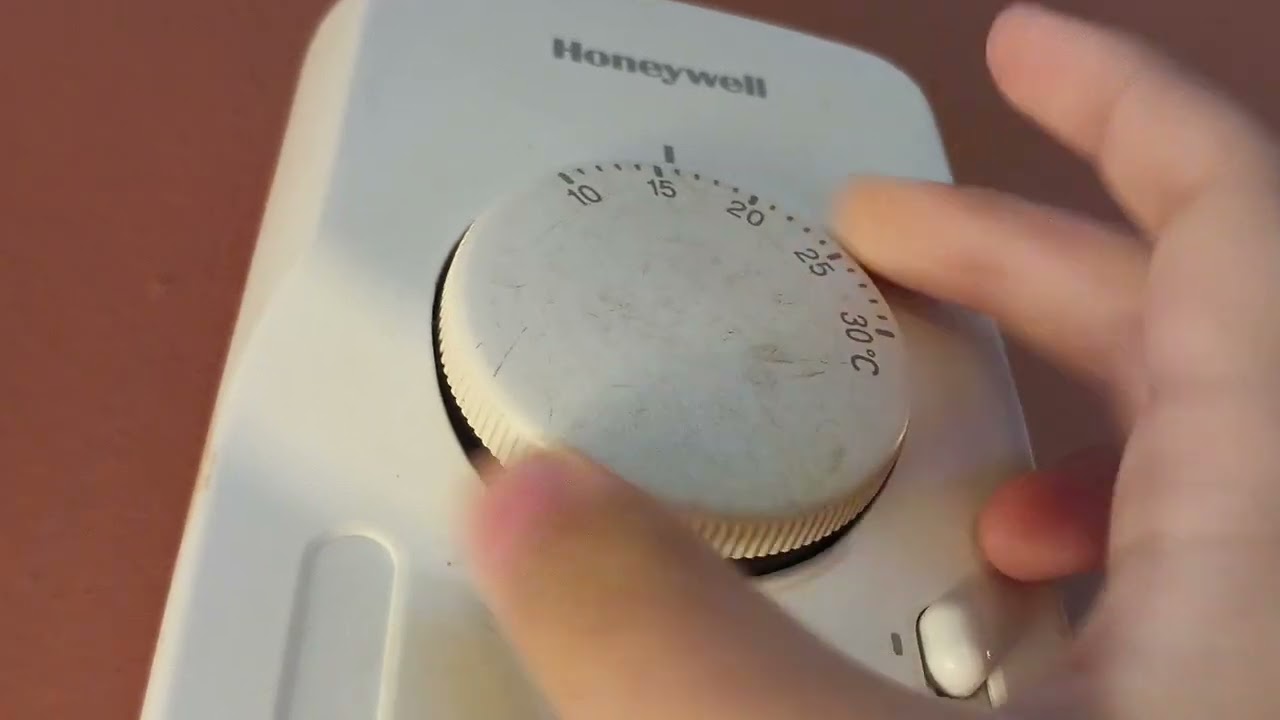 REVIEW AC SENTRAL MEREK: HONEYWELL. DIHOTEL!