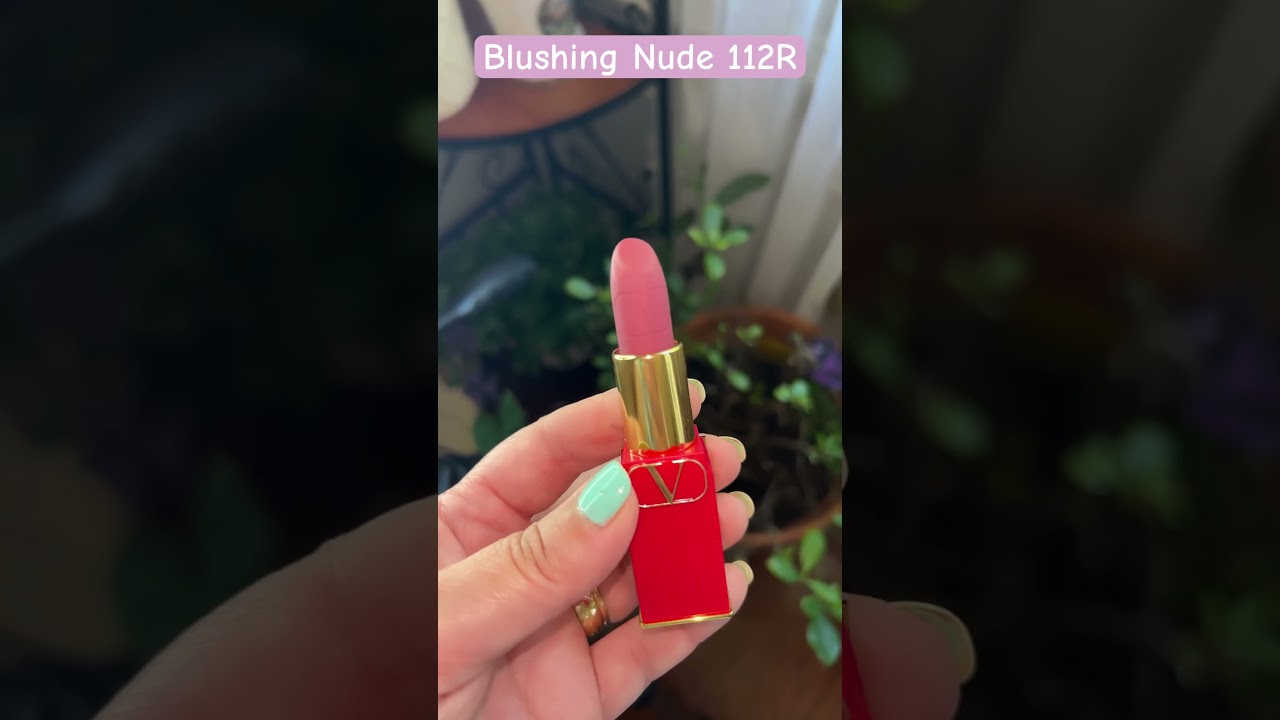 VALENTINO STRIKING MATTE LIP IN BLUSHING NUDE 112R #makeup #beauty #shorts