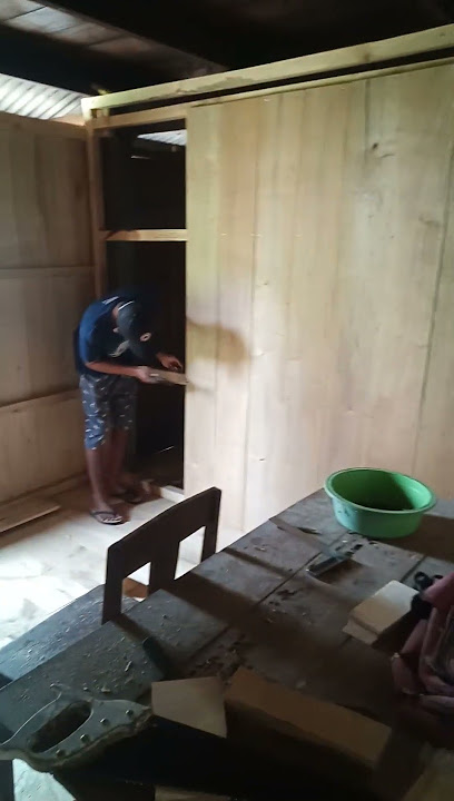 pemasangan dindin pembatas pada kamar