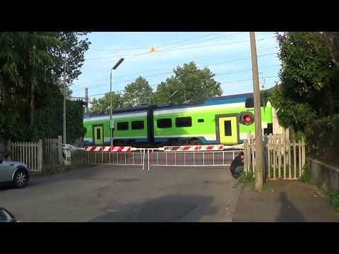 Passaggio a livello di via Enrico Osculati - Monza / Level Crossing / Planovergang / Plankorsning