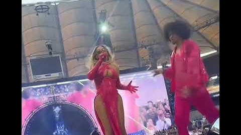 Beyoncé saved by one of Les Twins frm possible nip slip | #beyoncé #breakmysoul #beyoncerenaissance