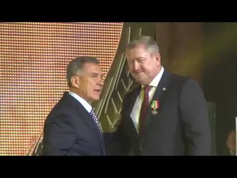 Государственная награда вручена Главе ЗМР Разифу Каримову