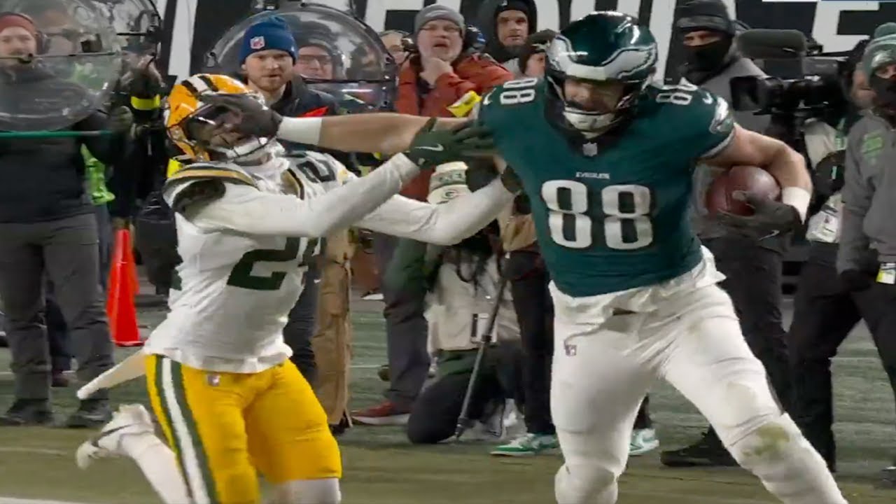 Dallas Goedert NASTY Stiff Arm on Carrington Valentine 😳 Packers vs Eagles 2025 Highlights