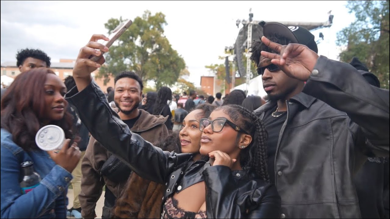 Женщины на мероприятии HOWARD Homecoming любят меня... Я пришла потроллить...