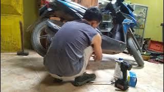 Belajar buka RODA belakang MetiC