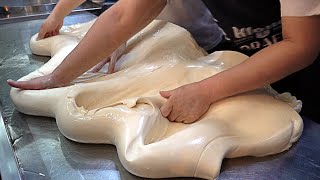 우육면 1,000 bowls sold per day! Amazing Spicy Beef Noodles Making Process - Korean street food