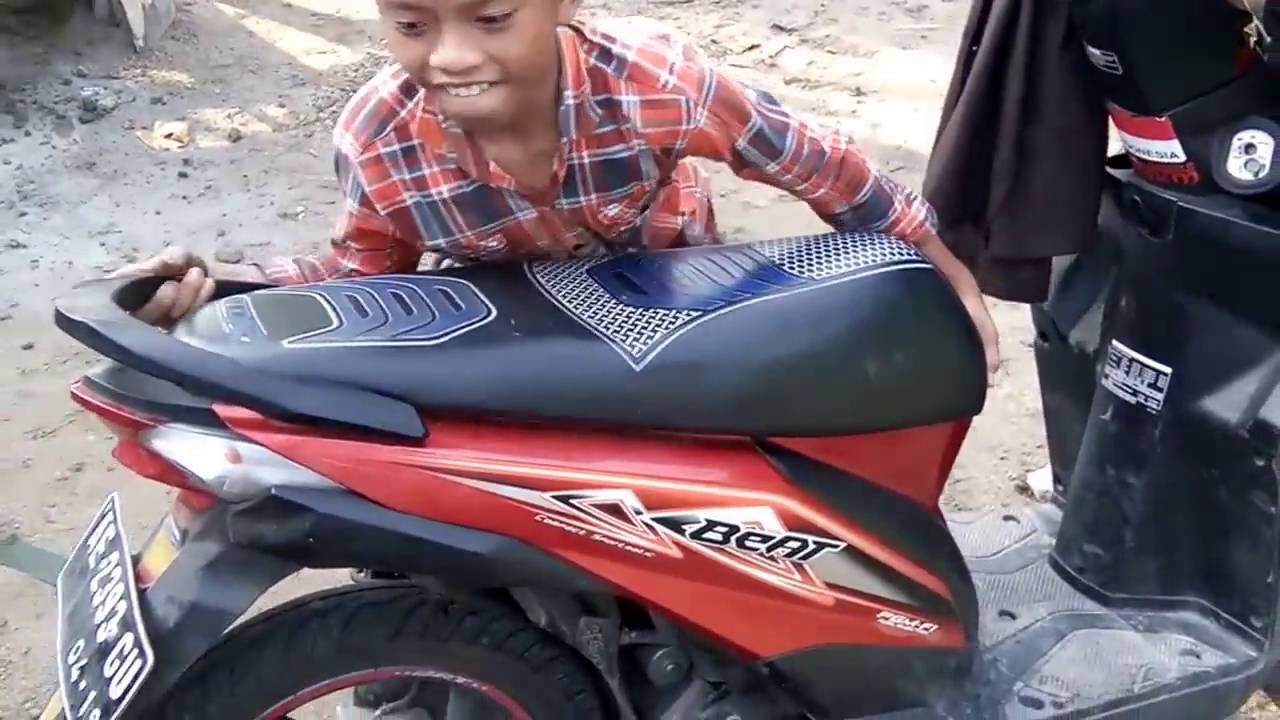 BARU VIDEO LUCU Anak TK Mau Standarin Motor Gak Bisa Samek