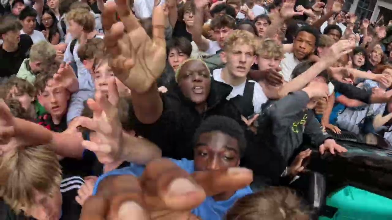 Poser pop up soho POV