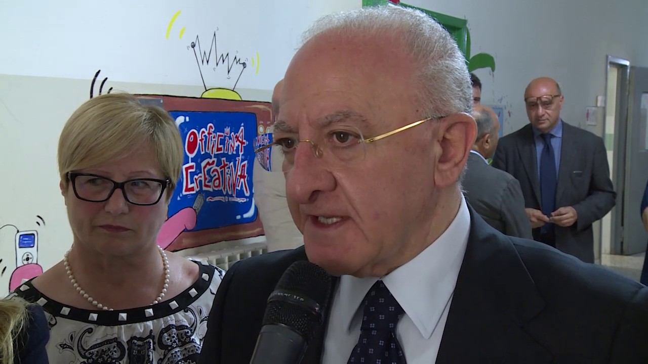 De Luca al carcere di Poggioreale