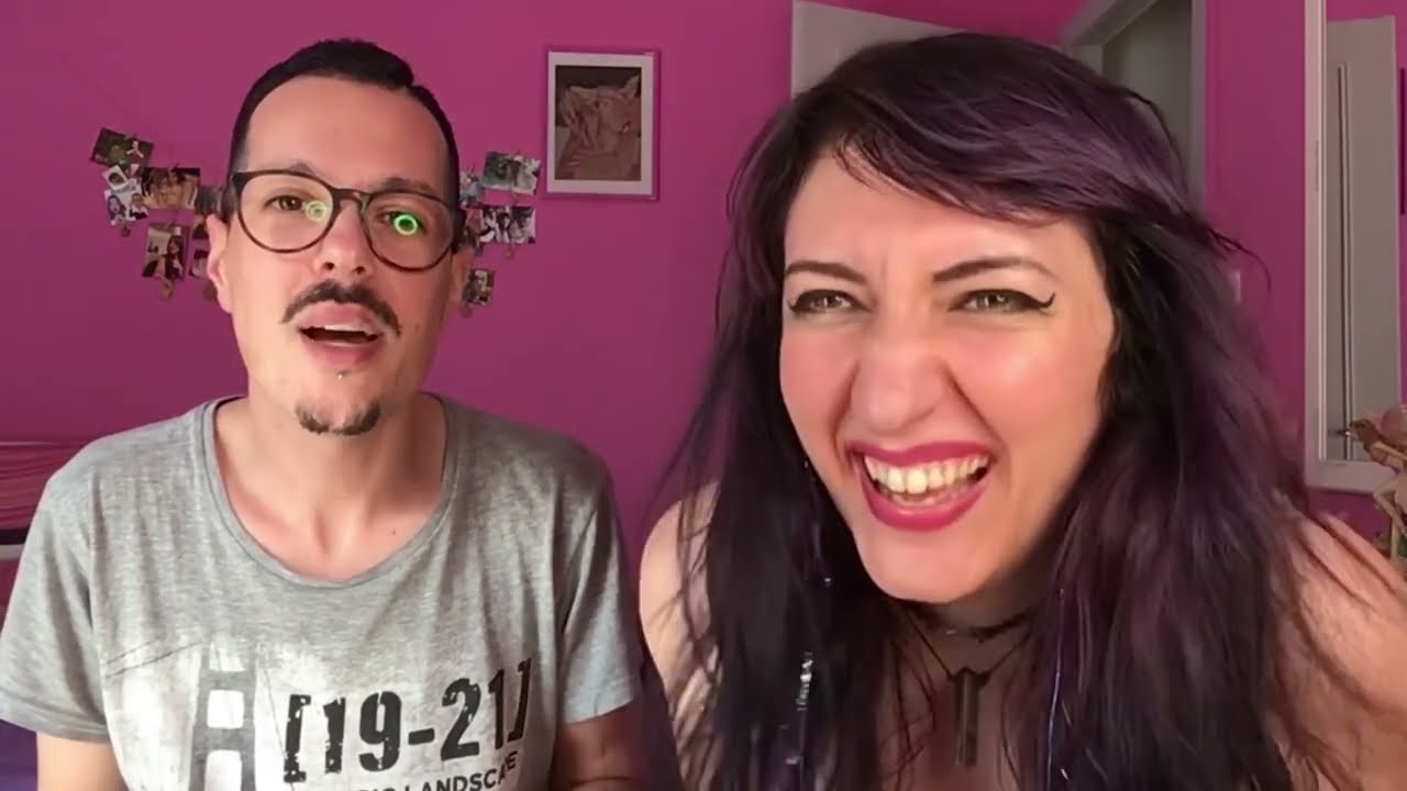 Assaggiamo delle patatine coi punti neri e molti altri snack - Munchpak