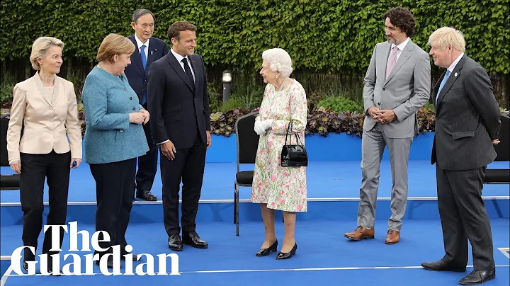 'Enjoying yourself?': Queen jokes with G7 leaders in family photo - DayDayNews