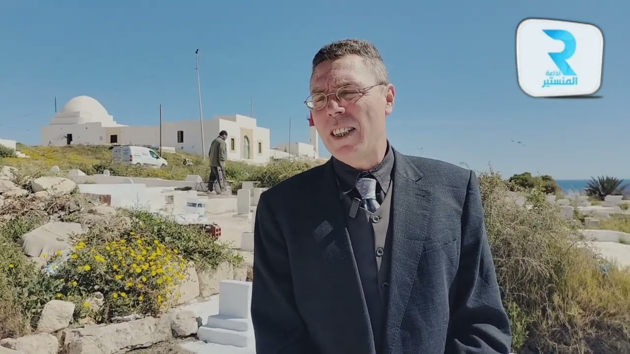 من عادات المهدية التونسية تزيبن القبور قبل عيد الفطر المبارك ...