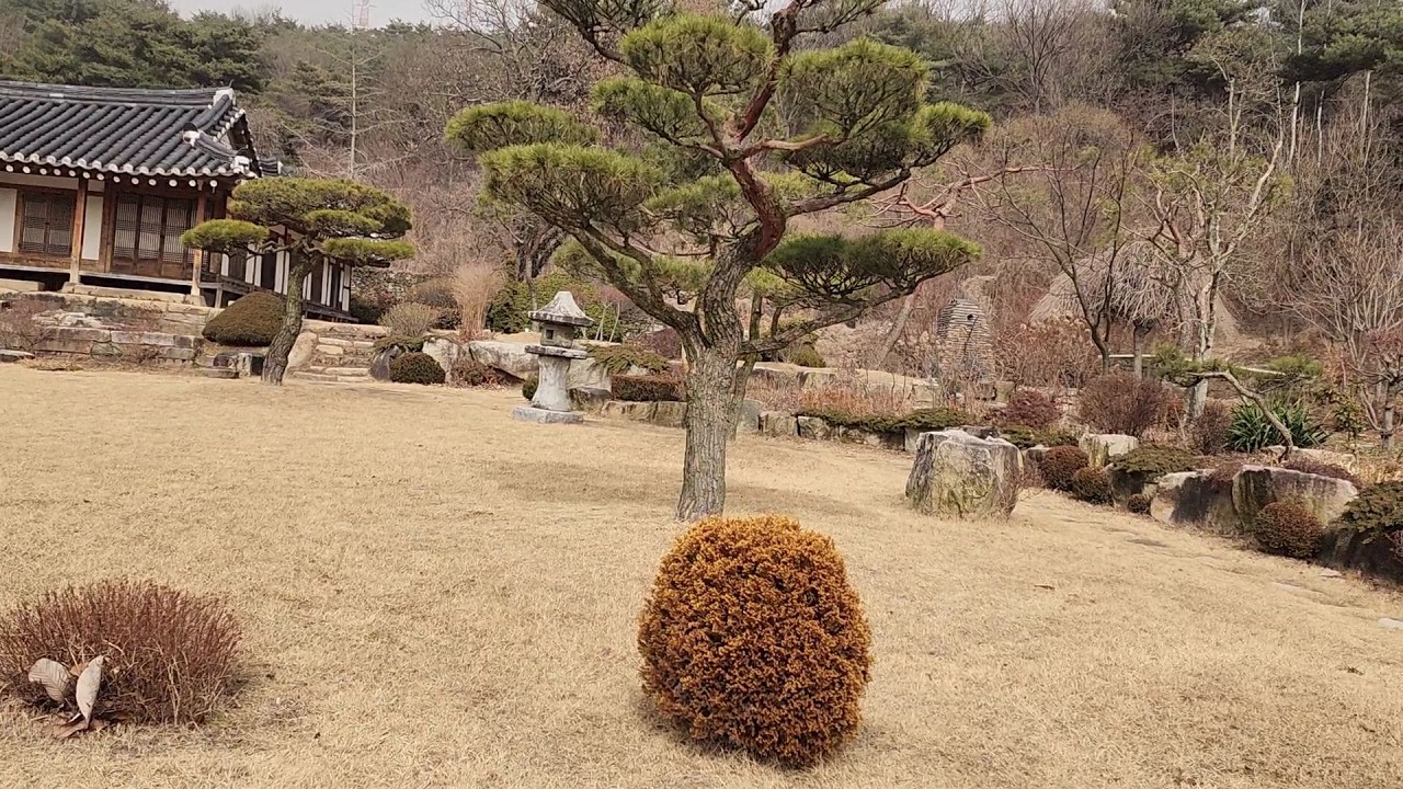 충남 아산 영인산자락 이화제 정원