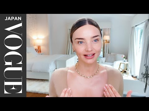 ミランダ・カーのツヤ肌の秘密とお気に入りの赤リップ。| Beauty Secrets | VOGUE JAPAN