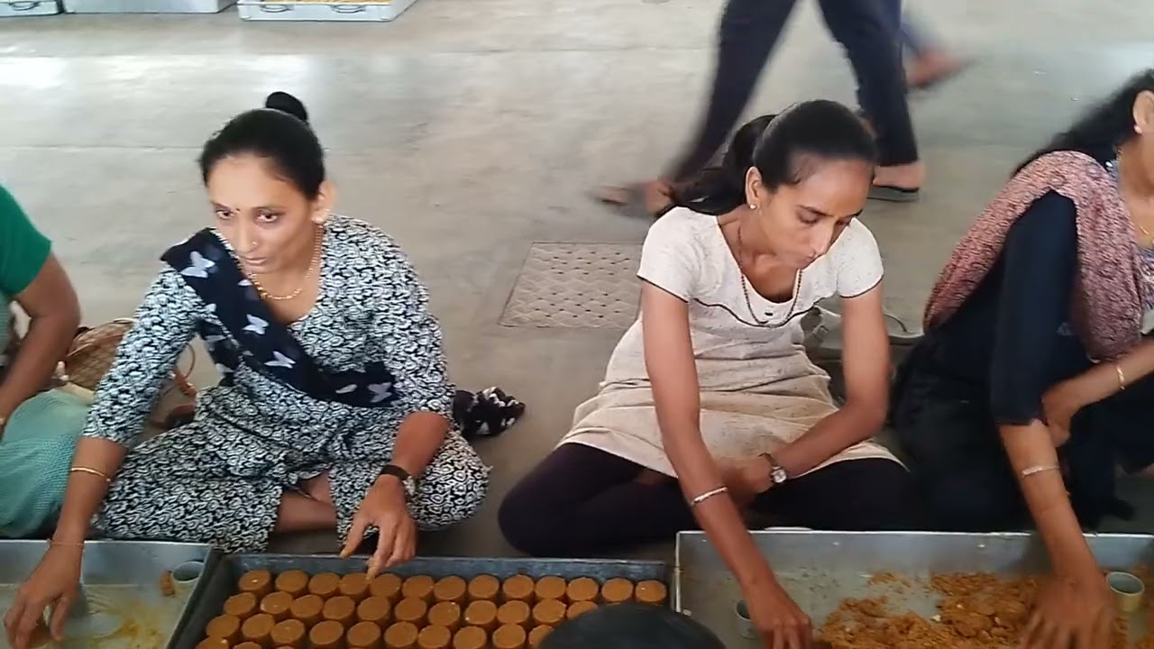 શ્રી રઘુનાથ મંદિર- માધાપર, દિવાળી-2025  અન્નકોટ નો પ્રસાદ.