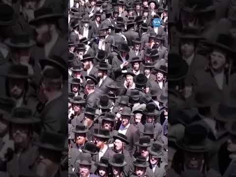 İsrail’de binlerce kişi önde gelen bir hahamın cenazesine katıldı